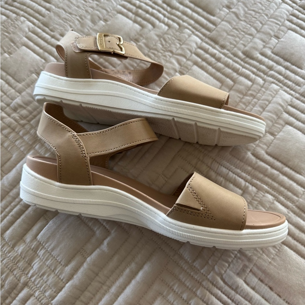 Dr. Scholl's Beige Strap Sandal
Style Time Off Sky - Picture 2 of 3
